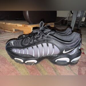 Men’s blackk Nike Air Max